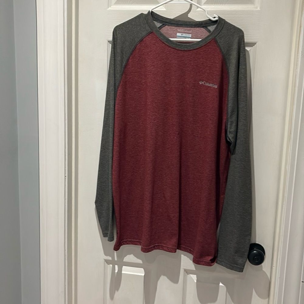 Columbia long sleeved T-shirt SZ XLarge Tall colorblock